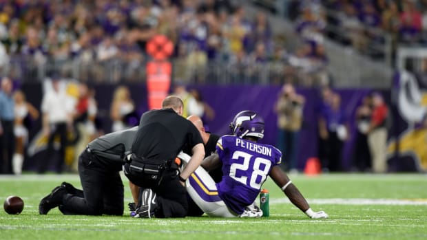 adrian-peterson-knee-injury-vikings.jpg